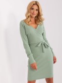 Pistacjowa bodycon sukienka basic z paskiem