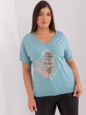 Bluzka t-shirt pistacjowy z nadrukiem pióro plus size