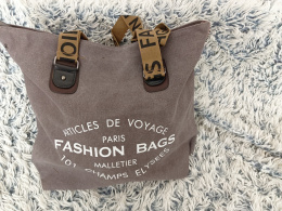 Torebka damska z tkaniny Fashion Bags brązowa z napisami