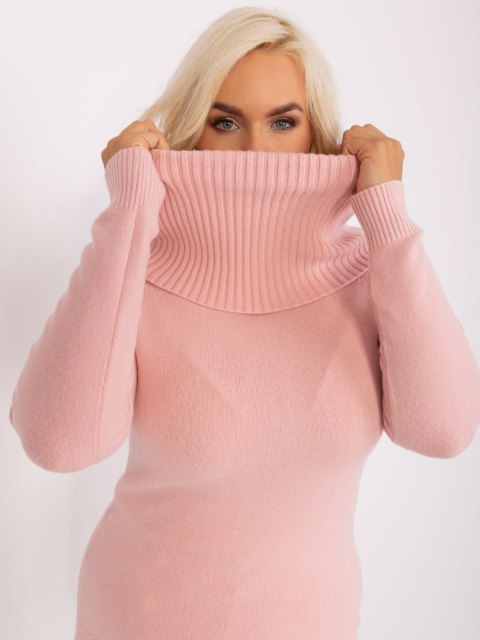 Sweter damski różowy plus size z lejącym golfem L/XL