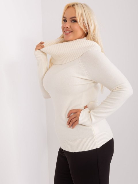 Sweter damski  kremowy plus size z lejącym golfem L/XL