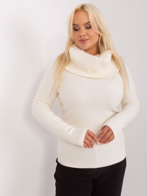 Sweter damski  kremowy plus size z lejącym golfem L/XL