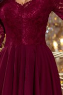 210-1 NICOLLE - sukienka z dłuższym tyłem z koronkowym dekoltem - BORDOWA - XXL